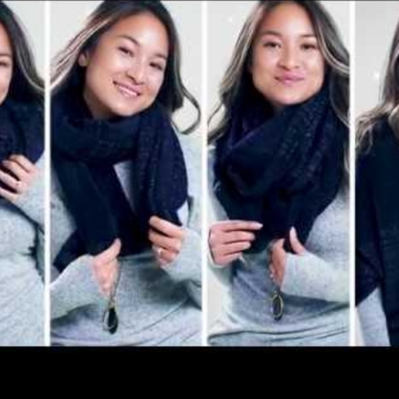 Stella and Dot Versatile scarf - Picture 3 of 5